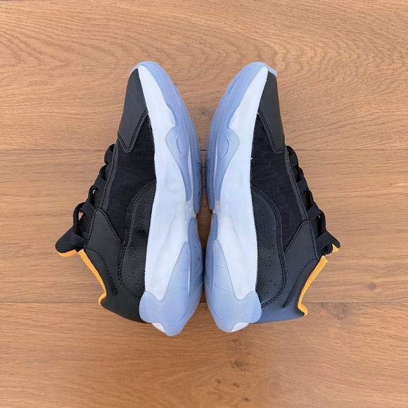 AIR JORDAN 11 CMFT LOW (GS), 4Y - Picture 6 of 9